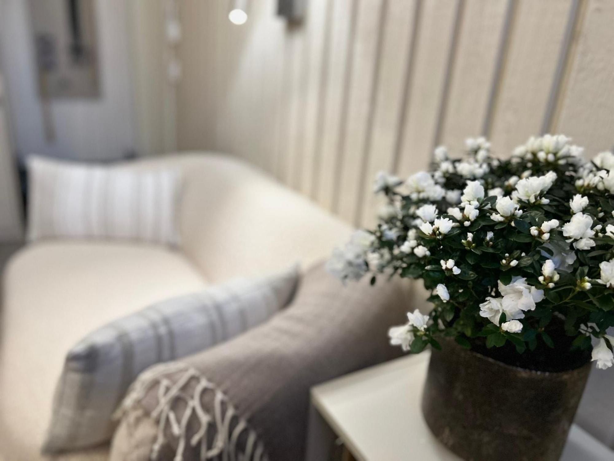Lilla Huset Bed & Breakfast - Countryside Guesthouse, Free Parking Örebro Exterior foto