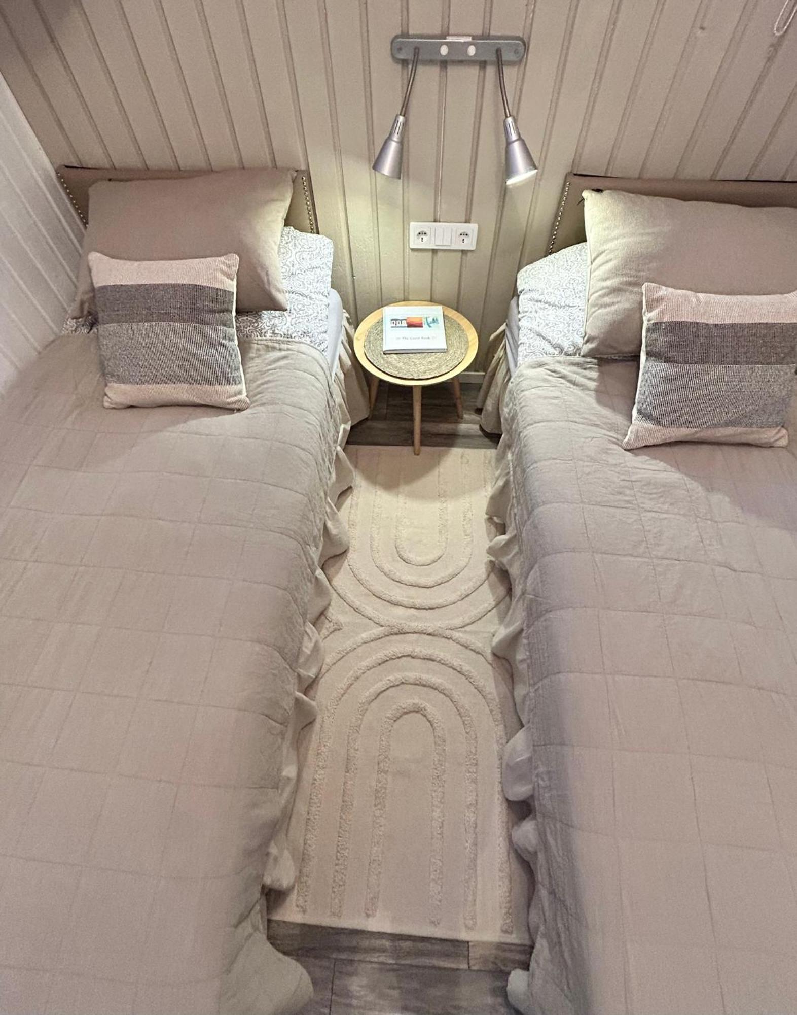 Lilla Huset Bed & Breakfast - Countryside Guesthouse, Free Parking Örebro Exterior foto